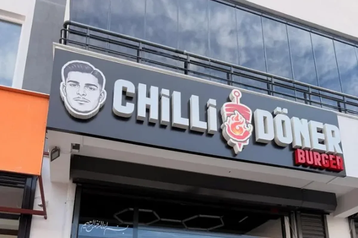 Chilli Döner Burger kurumsal tabela ve grafik tasarım uygulaması